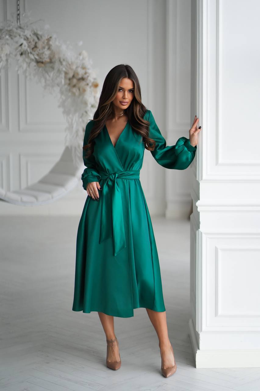 Atlasa svētku kleita