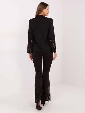 Žakete ar mežģīņu piedurknēm