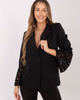 Žakete ar mežģīņu piedurknēm