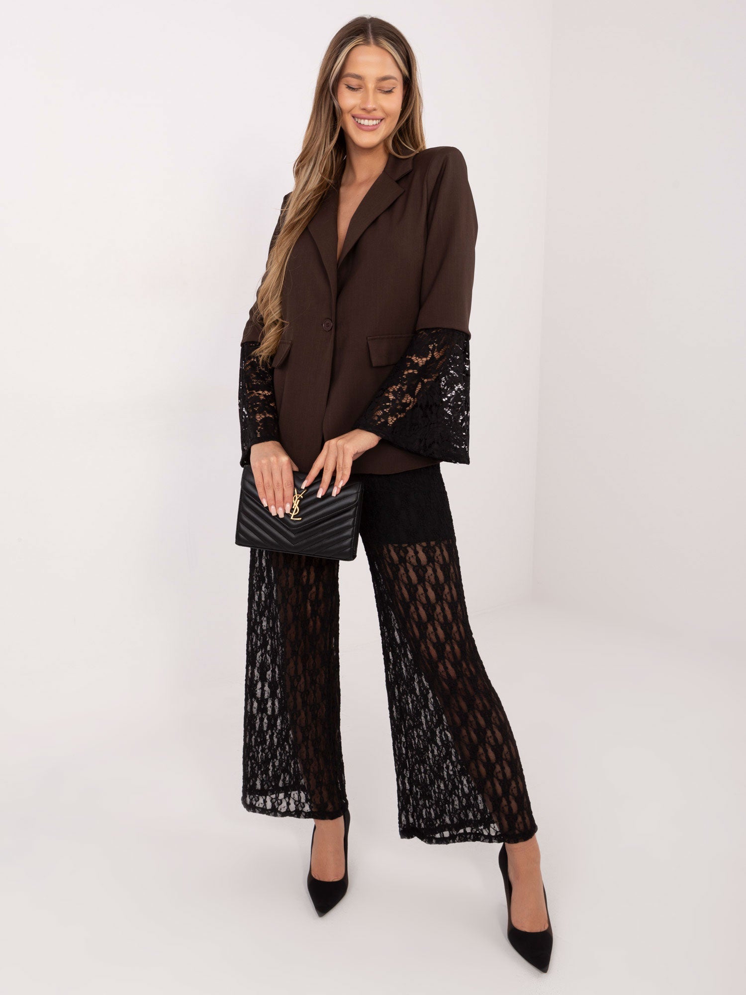 Žakete ar mežģīņu piedurknēm