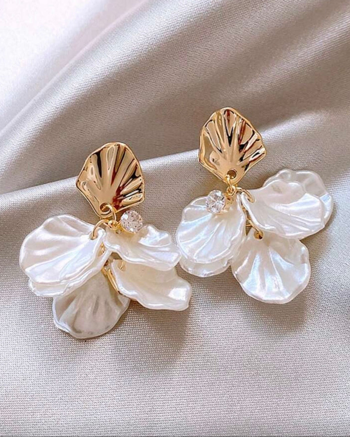 Komplektas (auskarai + karoliai)