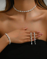 Komplektas (auskarai + karoliai)