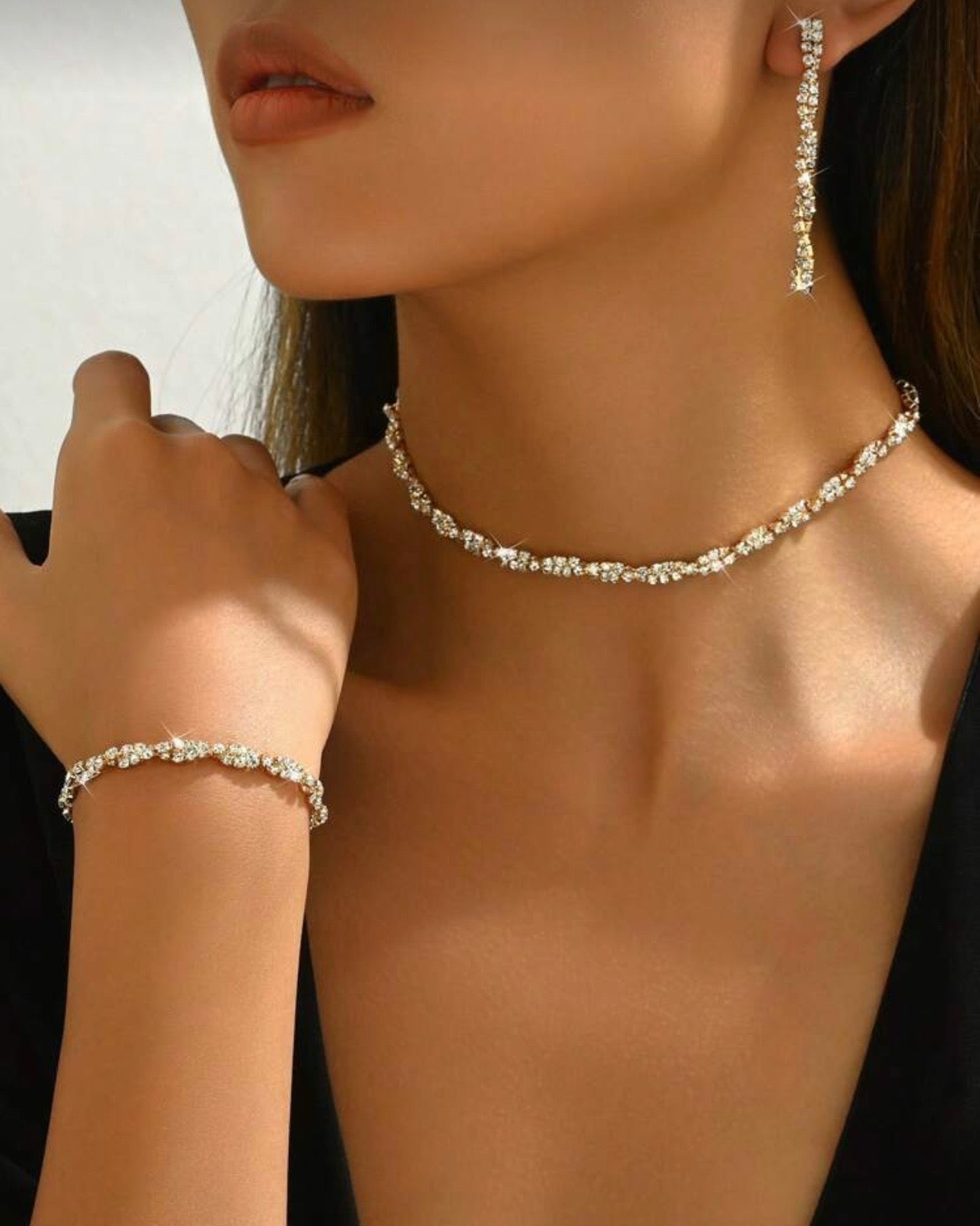 Komplektas (auskarai + karoliai)