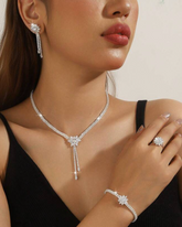 Komplektas (auskarai + karoliai)