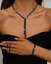 Komplektas (auskarai + karoliai)