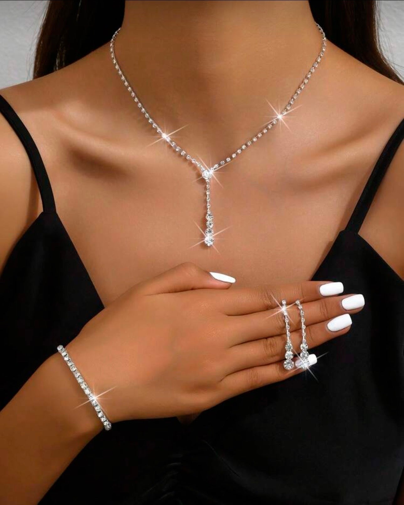 Komplektas (auskarai + karoliai)