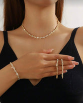 Komplektas (auskarai + karoliai)