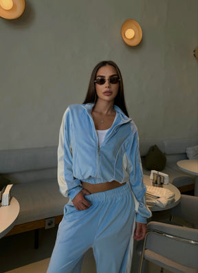Velūra kostīms